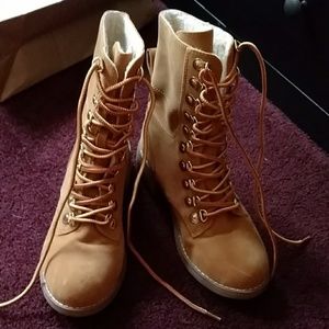 Last chance!! Tan boots